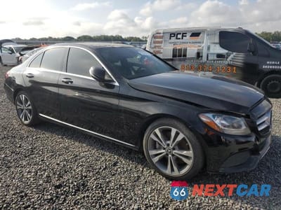 Czwarte zdjęcie samochodu z boku: 2018 MERCEDES-BENZ C 300 VIN:55SWF4JB2JU280957 - miniatura