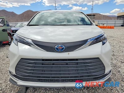 Piąte zdjęcie samochodu w środku: 2024 TOYOTA SIENNA XLE VIN:5TDJRKEC0RS210973 - miniatura