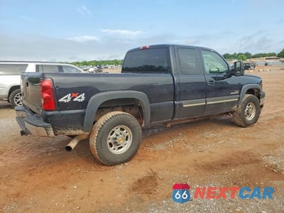 Trzecie zdjęcie samochodu z tyłu: 2004 CHEVROLET SILVERADO K2500 HEAVY DUTY VIN:1GCHK29214E283806 - miniatura