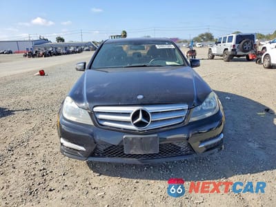 Piąte zdjęcie samochodu w środku: 2013 MERCEDES-BENZ C 250 VIN:WDDGF4HB5DR242722 - miniatura