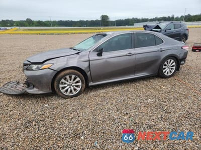 2018 TOYOTA CAMRY LE 4T1B11HK9JU635032 - główne zdjęcie licytacji z USA - miniatura