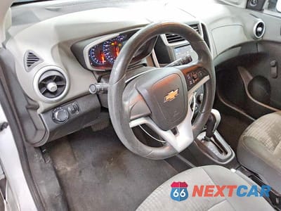 Zdjęcie 8 z 12 samochodu: 2019 CHEVROLET SONIC VIN:1G1JG6SB5K4122357 - miniatura