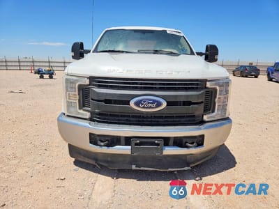 Piąte zdjęcie samochodu w środku: 2017 FORD F250 SUPER DUTY VIN:1FT7W2B66HEF13021 - miniatura