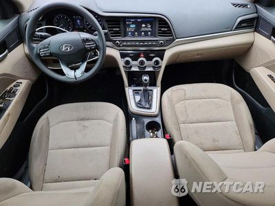 Zdjęcie 8 z 12 samochodu: 2019 HYUNDAI ELANTRA SEL VIN:5NPD84LF1KH399587 - miniatura