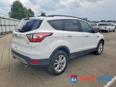 Trzecie zdjęcie samochodu z tyłu: 2018 FORD ESCAPE SE VIN:1FMCU9GD3JUA75067 - miniatura