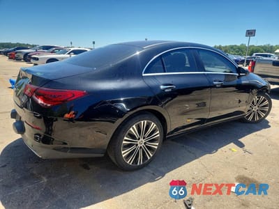 Trzecie zdjęcie samochodu z tyłu: 2023 MERCEDES-BENZ CLA 250 VIN:W1K5J4GB2PN394069 - miniatura