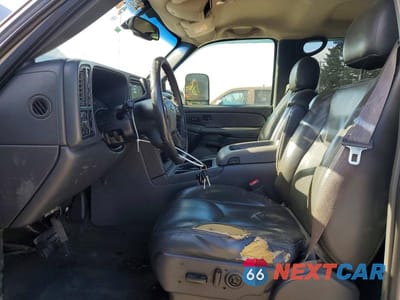 Zdjęcie 7 z 12 samochodu: 2004 CHEVROLET SILVERADO K2500 HEAVY DUTY VIN:1GCHK23U84F213014 - miniatura