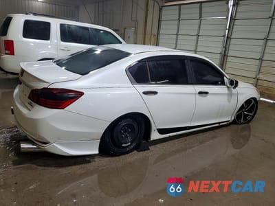 Trzecie zdjęcie samochodu z tyłu: 2017 HONDA ACCORD TOURING VIN:1HGCR3F92HA000373 - miniatura