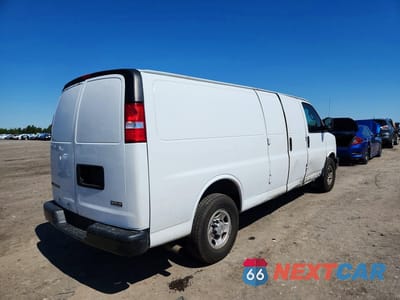 Trzecie zdjęcie samochodu z tyłu: 2019 CHEVROLET EXPRESS 2500 CARGO DELIVERY VAN VIN:1GCWGBFG0K1322964 - miniatura