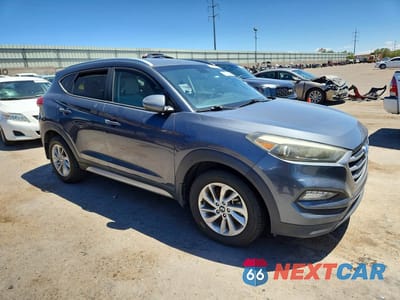 Czwarte zdjęcie samochodu z boku: 2017 HYUNDAI TUCSON SE VIN:KM8J33A45HU375199 - miniatura