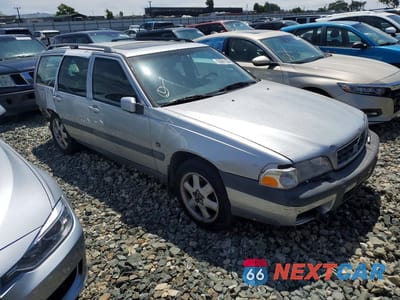 Czwarte zdjęcie samochodu z boku: 2000 VOLVO V70 XC VIN:YV1LZ56DXY2727361 - miniatura