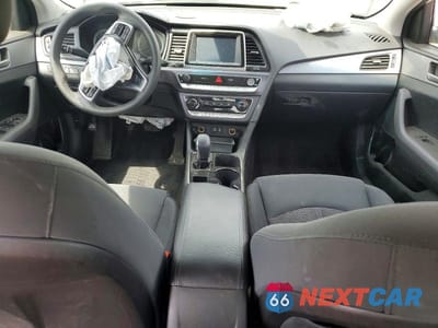 Zdjęcie 8 z 12 samochodu: 2019 HYUNDAI SONATA SE VIN:5NPE24AF0KH739109 - miniatura