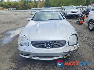 Piąte zdjęcie samochodu w środku: 2002 MERCEDES-BENZ SLK 32 AMG KOMPRESSOR VIN:WDBKK66F32F238733 - miniatura