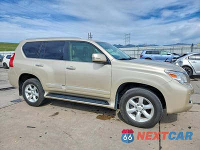 Czwarte zdjęcie samochodu z boku: 2010 LEXUS GX 460 PREMIUM VIN:JTJJM7FXXA5013989 - miniatura