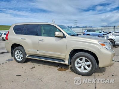 Czwarte zdjęcie samochodu z boku: 2010 LEXUS GX 460 PREMIUM VIN:JTJJM7FXXA5013989 - miniatura