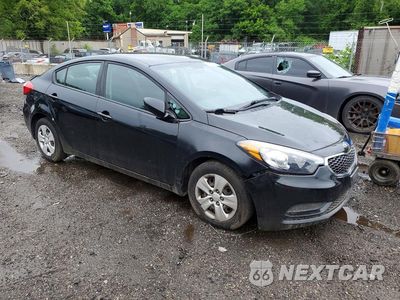 Czwarte zdjęcie samochodu z boku: 2016 KIA FORTE LX VIN:KNAFK4A61G5598141 - miniatura