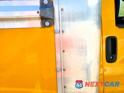 Zdjęcie 11 z 13 samochodu: 2022 GMC SAVANA BOX TRUCK VIN:7GZ37TC73NN006813 - miniatura
