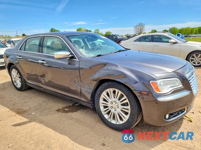 Czwarte zdjęcie samochodu z boku: 2014 CHRYSLER 300C VIN:2C3CCAKG6EH139030 - miniatura