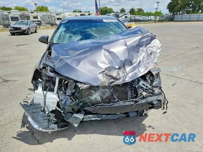 Piąte zdjęcie samochodu w środku: 2017 TOYOTA CAMRY LE VIN:4T1BF1FK1HU712121 - miniatura