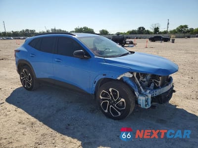 Czwarte zdjęcie samochodu z boku: 2024 CHEVROLET TRAX VIN:KL77LJE2XRC104395 - miniatura