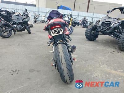 Czwarte zdjęcie samochodu z boku: 2022 BMW S 1000 RR VIN:WB10E2302N6F91977 - miniatura