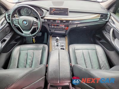 Zdjęcie 8 z 13 samochodu: 2015 BMW X5 XDRIVE35I VIN:5UXKR0C5XF0P04641 - miniatura