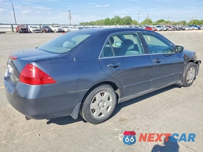 Trzecie zdjęcie samochodu z tyłu: 2007 HONDA ACCORD LX VIN:1HGCM56437A100463 - miniatura
