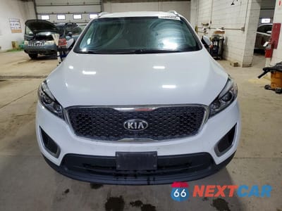 Piąte zdjęcie samochodu w środku: 2016 KIA SORENTO LX VIN:5XYPGDA35GG047183 - miniatura