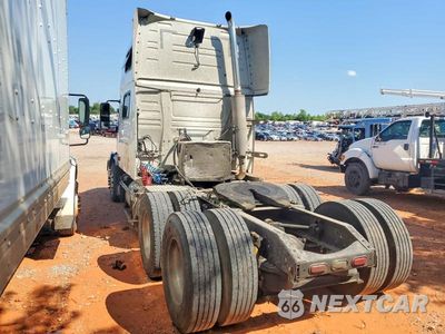 Trzecie zdjęcie samochodu z tyłu: 2007 VOLVO VNL SEMI TRUCK VIN:4V4NC9TG47N440704 - miniatura