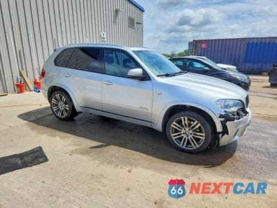 Czwarte zdjęcie samochodu z boku: 2013 BMW X5 XDRIVE35I VIN:5UXZV4C50D0G54480 - miniatura