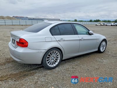 Trzecie zdjęcie samochodu z tyłu: 2006 BMW 325 I VIN:WBAVB13526KX38728 - miniatura