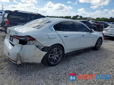 Trzecie zdjęcie samochodu z tyłu: 2024 BMW I5 EDRIVE 40 VIN:WBY33FK04RCR39327 - miniatura