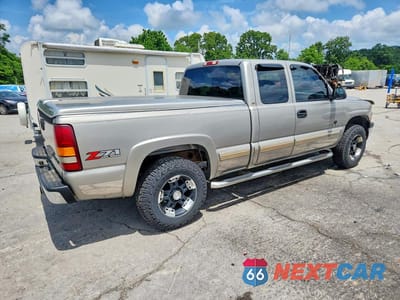 Trzecie zdjęcie samochodu z tyłu: 2002 CHEVROLET SILVERADO K1500 VIN:2GCEK19TX21352240 - miniatura