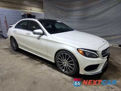 Czwarte zdjęcie samochodu z boku: 2016 MERCEDES-BENZ C 300 VIN:55SWF4JB1GU177134 - miniatura