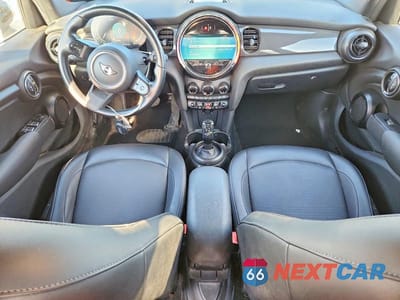 Zdjęcie 8 z 12 samochodu: 2022 MINI COOPER VIN:WMW33DK0XN2R43353 - miniatura