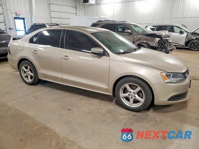 Czwarte zdjęcie samochodu z boku: 2013 VOLKSWAGEN JETTA TDI VIN:3VWLL7AJXDM204020 - miniatura