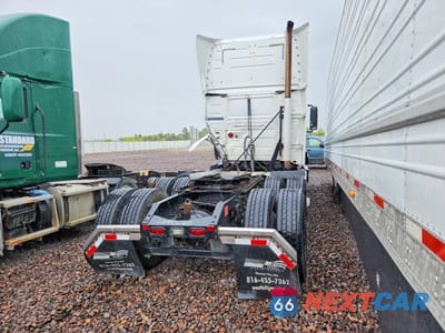 Czwarte zdjęcie samochodu z boku: 2016 VOLVO VNL SEMI TRUCK VIN:4V4NC9EH5GN942160 - miniatura