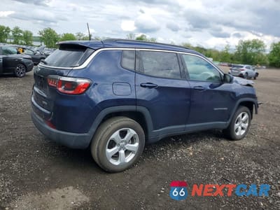 Trzecie zdjęcie samochodu z tyłu: 2020 JEEP COMPASS LATITUDE VIN:3C4NJDBB9LT155288 - miniatura