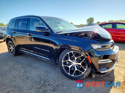 Czwarte zdjęcie samochodu z boku: 2023 JEEP GRAND CHEROKEE SUMMIT 4XE VIN:1C4RJYE62P8792020 - miniatura