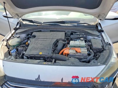 Zdjęcie 11 z 13 samochodu: 2018 HYUNDAI IONIQ LIMITED VIN:KMHC05LC7JU063540 - miniatura