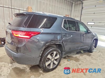Trzecie zdjęcie samochodu z tyłu: 2018 CHEVROLET TRAVERSE LT VIN:1GNEVHKW9JJ214432 - miniatura