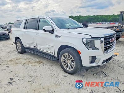 Czwarte zdjęcie samochodu z boku: 2021 GMC YUKON XL C1500 SLT VIN:1GKS1GKD6MR251173 - miniatura