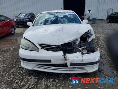 Piąte zdjęcie samochodu w środku: 2005 TOYOTA CAMRY LE VIN:4T1BE32K15U004578 - miniatura