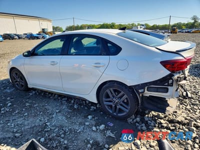 Drugie zdjęcie samochodu z przodu: 2021 KIA FORTE GT LINE VIN:3KPF34AD3ME270699 - miniatura