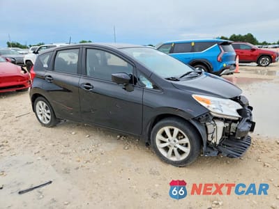 Czwarte zdjęcie samochodu z boku: 2015 NISSAN VERSA NOTE SL VIN:3N1CE2CP6FL405409 - miniatura