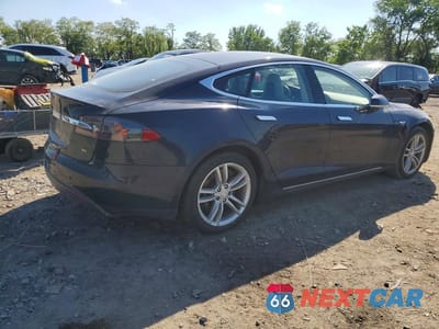 Trzecie zdjęcie samochodu z tyłu: 2014 TESLA MODEL S VIN:5YJSA1H12EFP41588 - miniatura