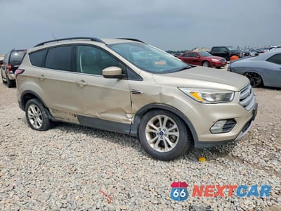Czwarte zdjęcie samochodu z boku: 2018 FORD ESCAPE SE VIN:1FMCU9GD3JUA75098 - miniatura