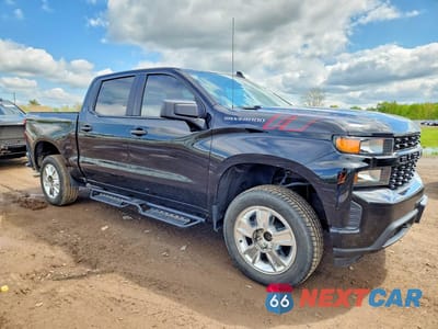 Czwarte zdjęcie samochodu z boku: 2019 CHEVROLET SILVERADO K1500 CUSTOM VIN:3GCPYBEH8KG173443 - miniatura