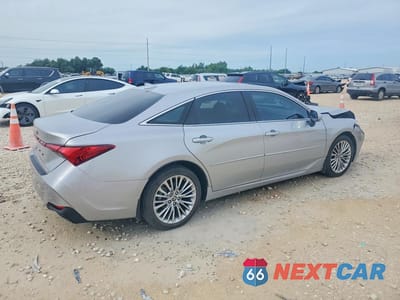 Trzecie zdjęcie samochodu z tyłu: 2022 TOYOTA AVALON LIMITED VIN:4T1DA1AB0NU013590 - miniatura