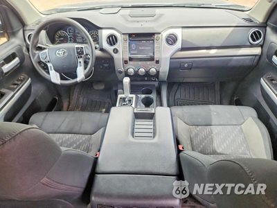 Zdjęcie 8 z 12 samochodu: 2018 TOYOTA TUNDRA CREWMAX SR5 VIN:5TFDW5F18JX682440 - miniatura